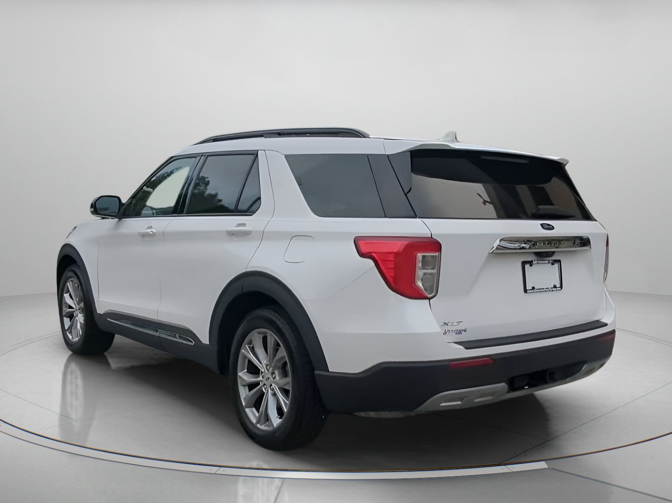 Certified 2023 Ford Explorer XLT w/ Equipment Group 202A RWD image 21
