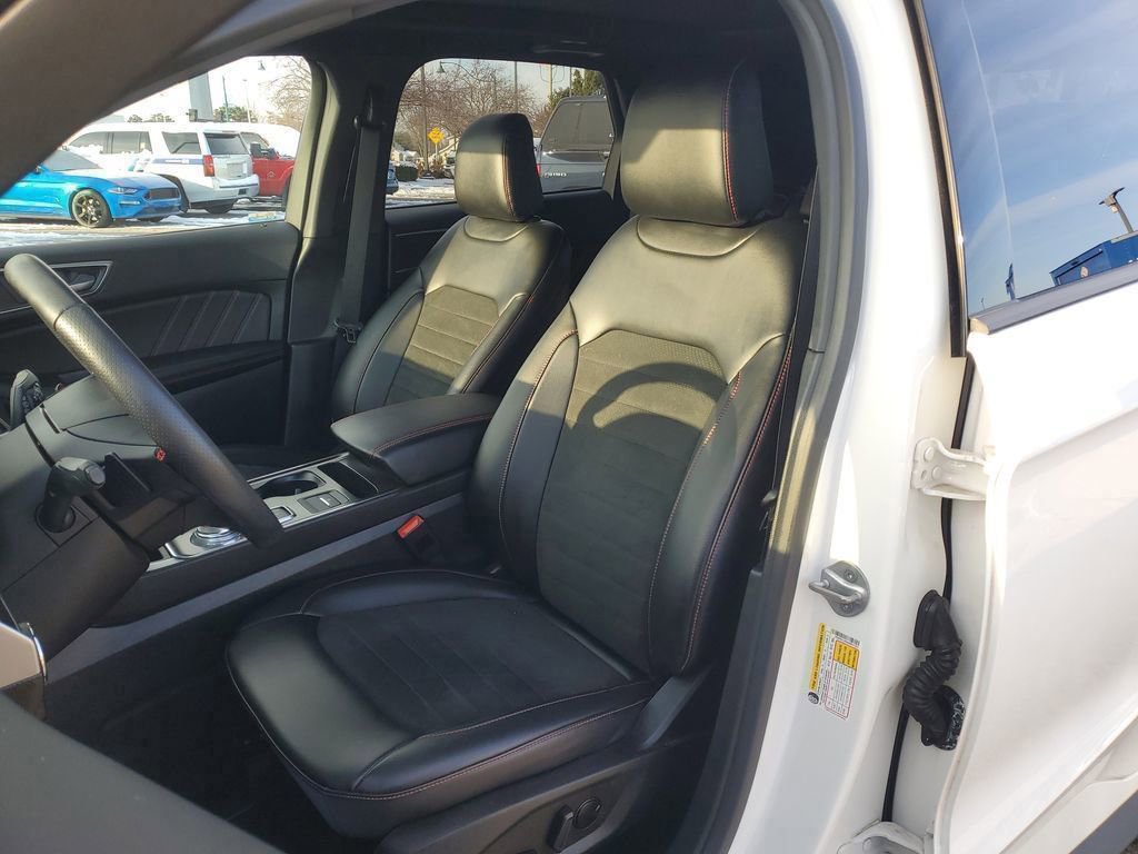 Certified 2022 Ford Edge ST-Line w/ Class II Trailer Tow Package image 17