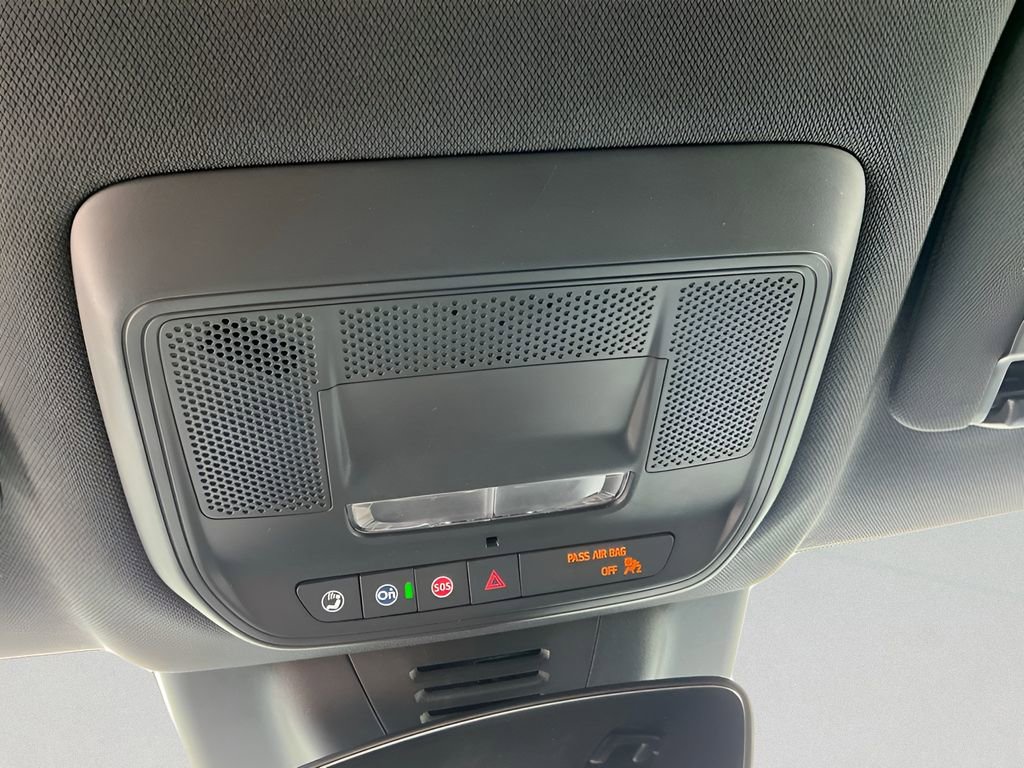 Used 2025 Chevrolet Equinox EV LT w/ Convenience Package image 32