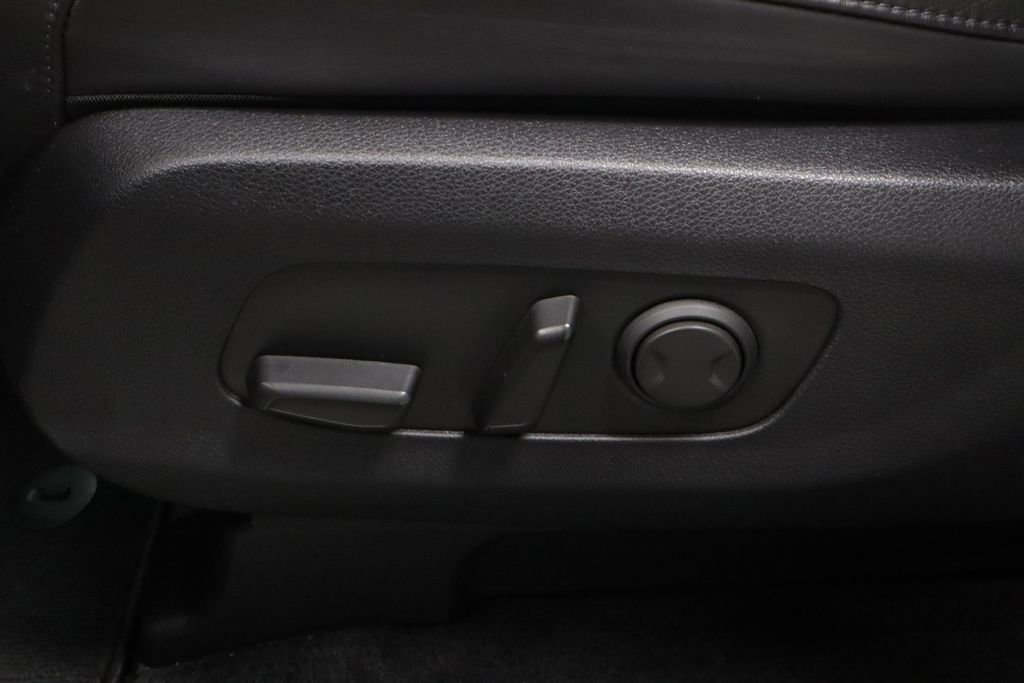 Used 2024 Kia Carnival LX image 25