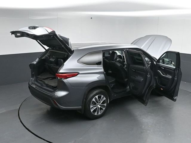 Used 2021 Toyota Highlander XLE image 60
