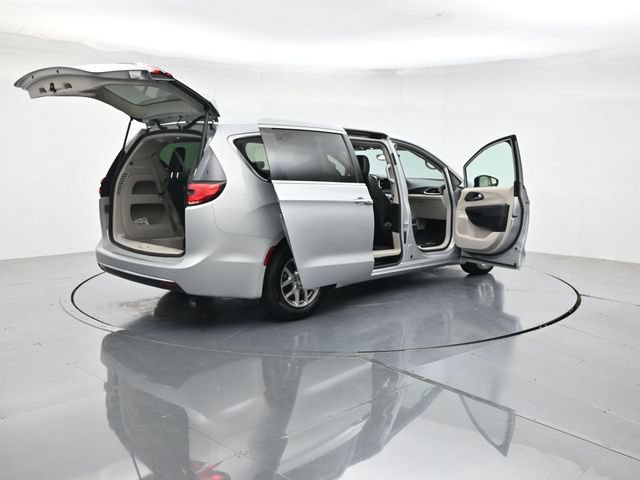 Used 2024 Chrysler Pacifica Touring-L FWD image 54