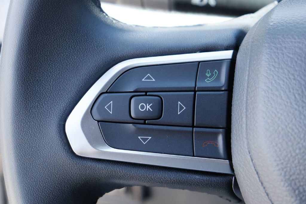 Used 2024 Jeep Compass Latitude AWD/4WD image 7