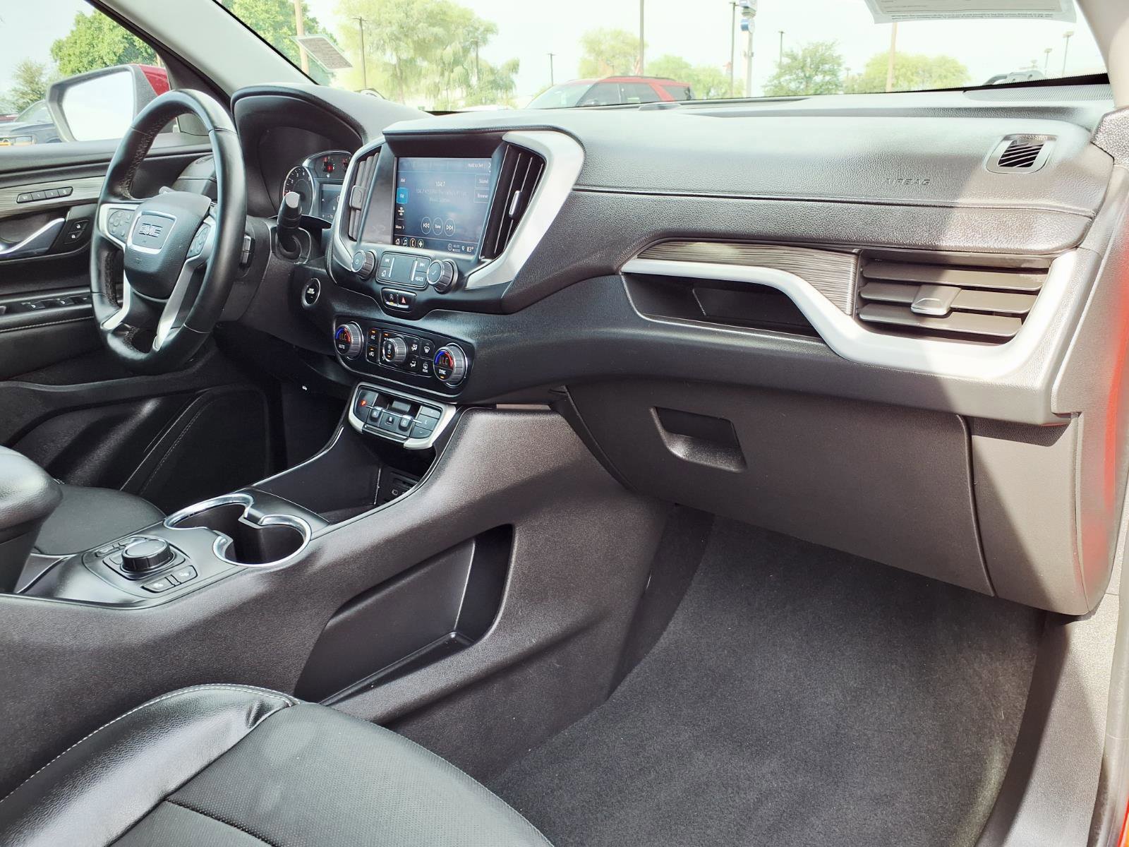 Used 2023 GMC Terrain SLT image 10