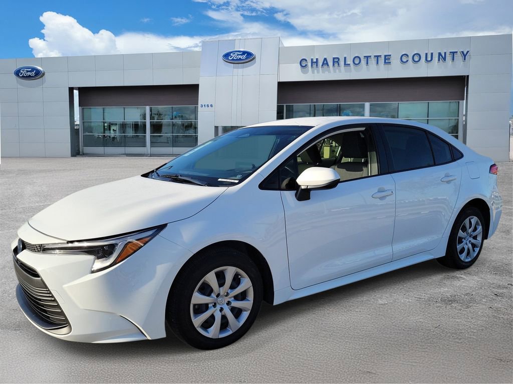 Used 2025 Toyota Corolla LE image 2