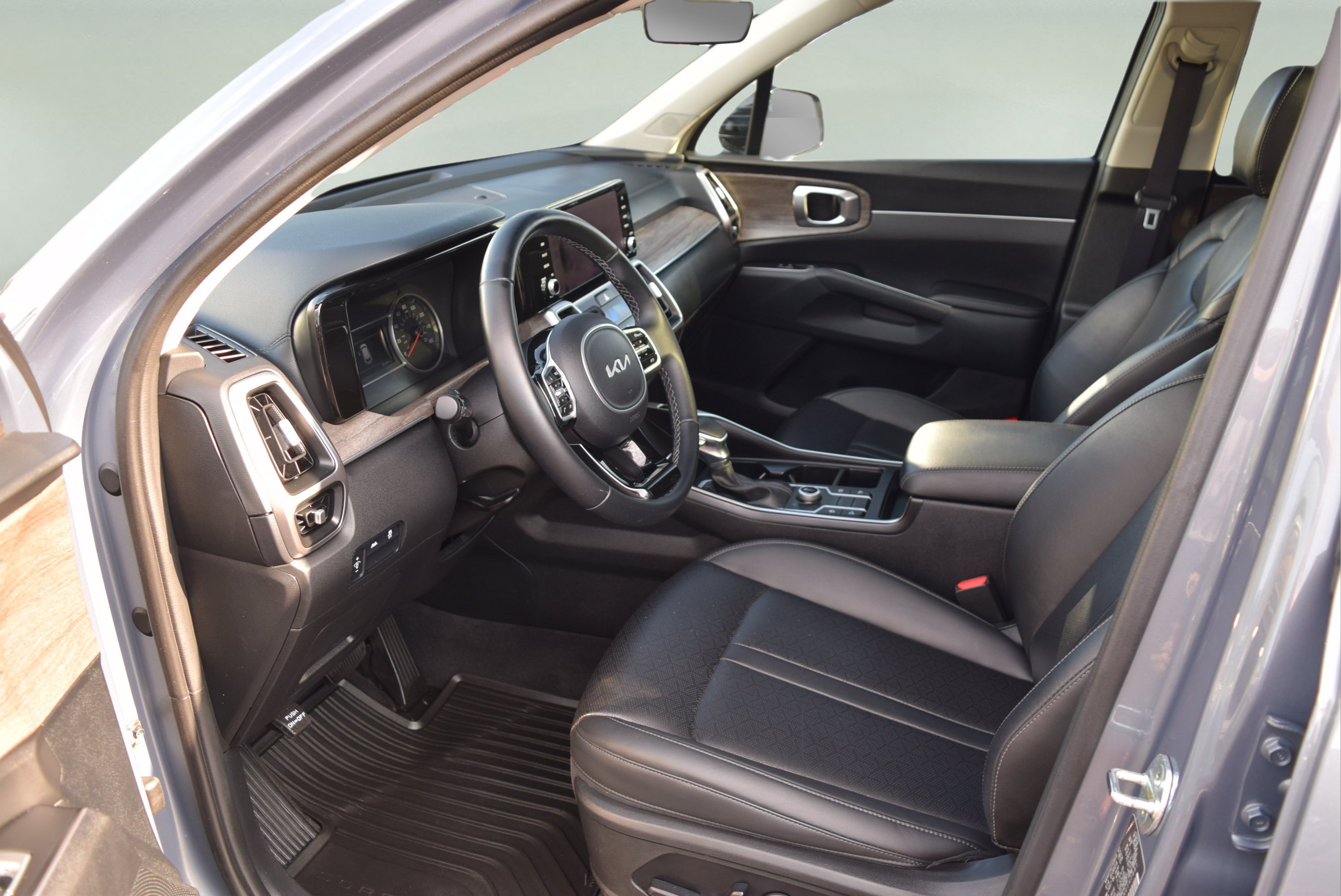 Used 2022 Kia Sorento S w/ Panoramic Sunroof Package AWD/4WD image 9