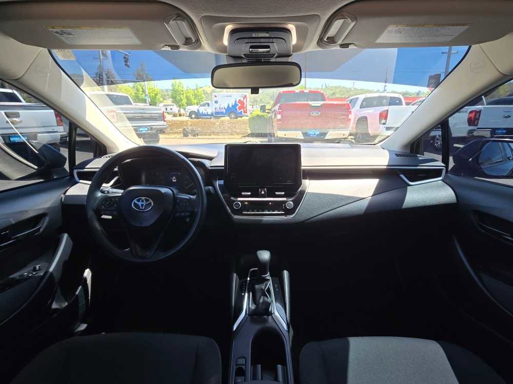 Used 2025 Toyota Corolla LE FWD image 15