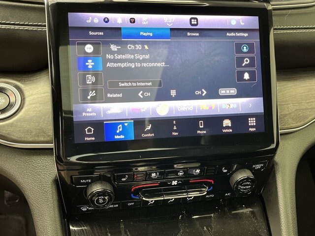 Used 2023 Jeep Grand Cherokee Overland AWD/4WD image 19