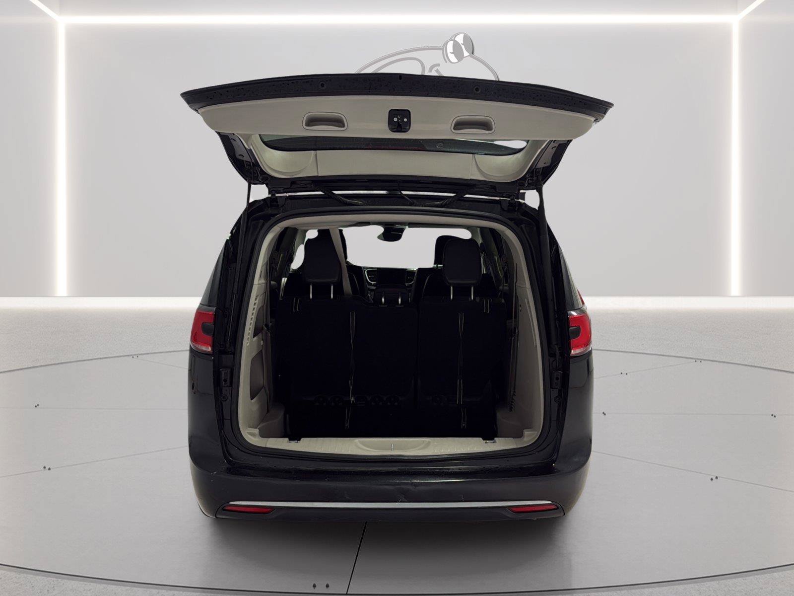 Used 2022 Chrysler Pacifica Touring-L FWD image 10