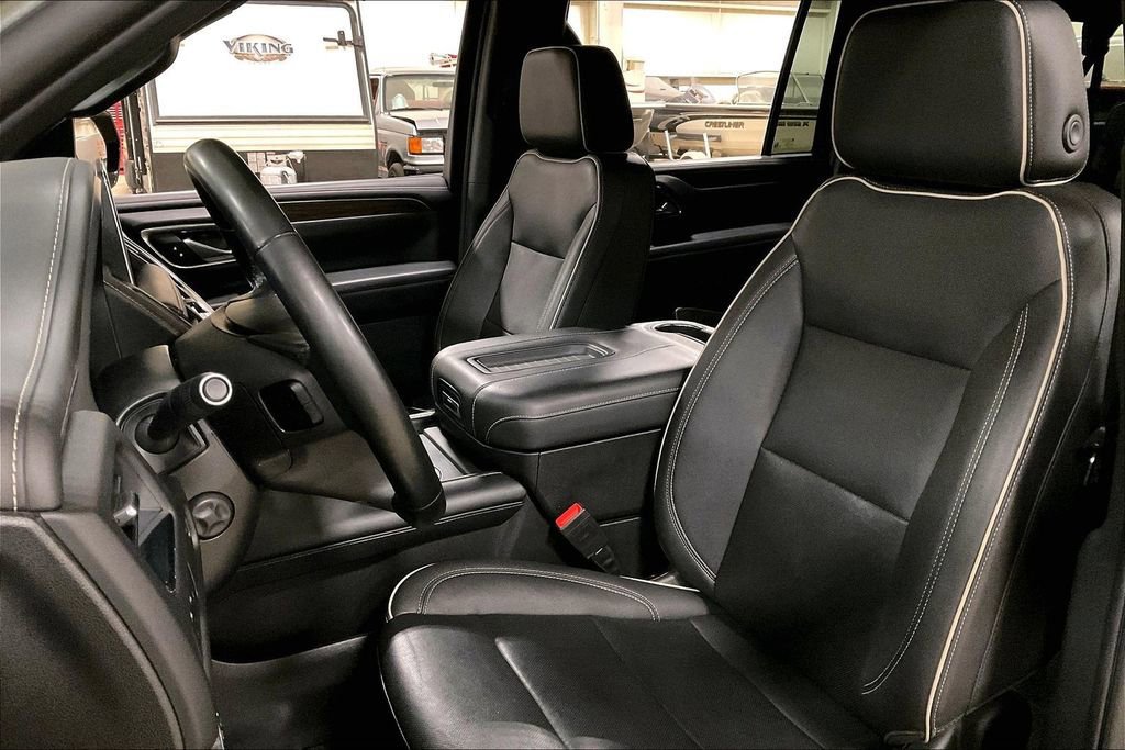 Used 2023 Chevrolet Suburban Premier image 23