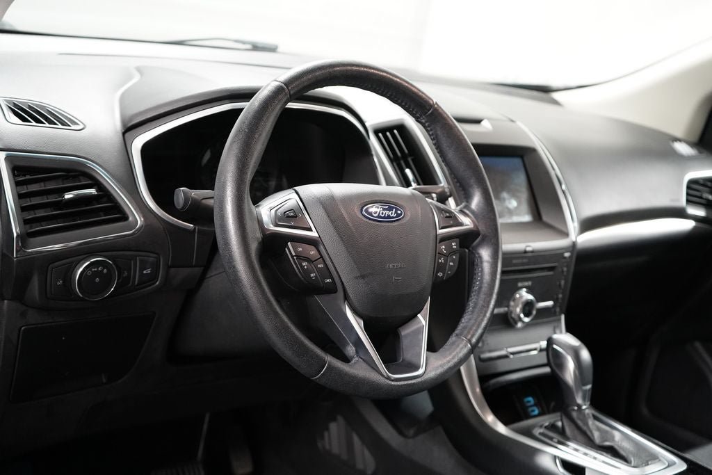 Certified 2018 Ford Edge Titanium w/ Technology Package FWD image 15