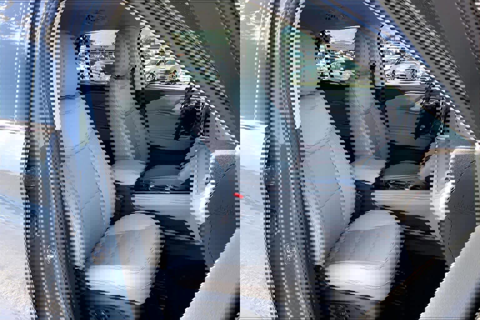 Certified 2025 Ford Explorer Active w/ Active Comfort Package image 11