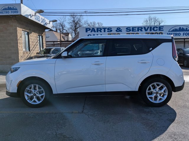 Used 2024 Kia Soul LX w/ Option Group 015 FWD image 7