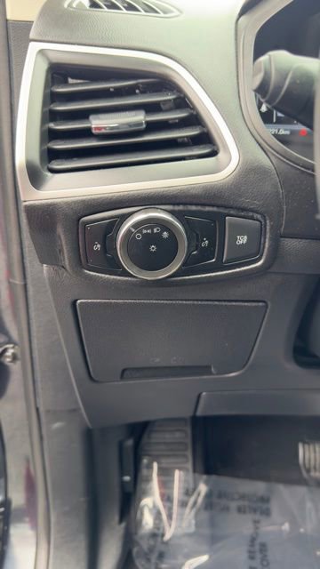 Certified 2024 Ford Edge SE image 10