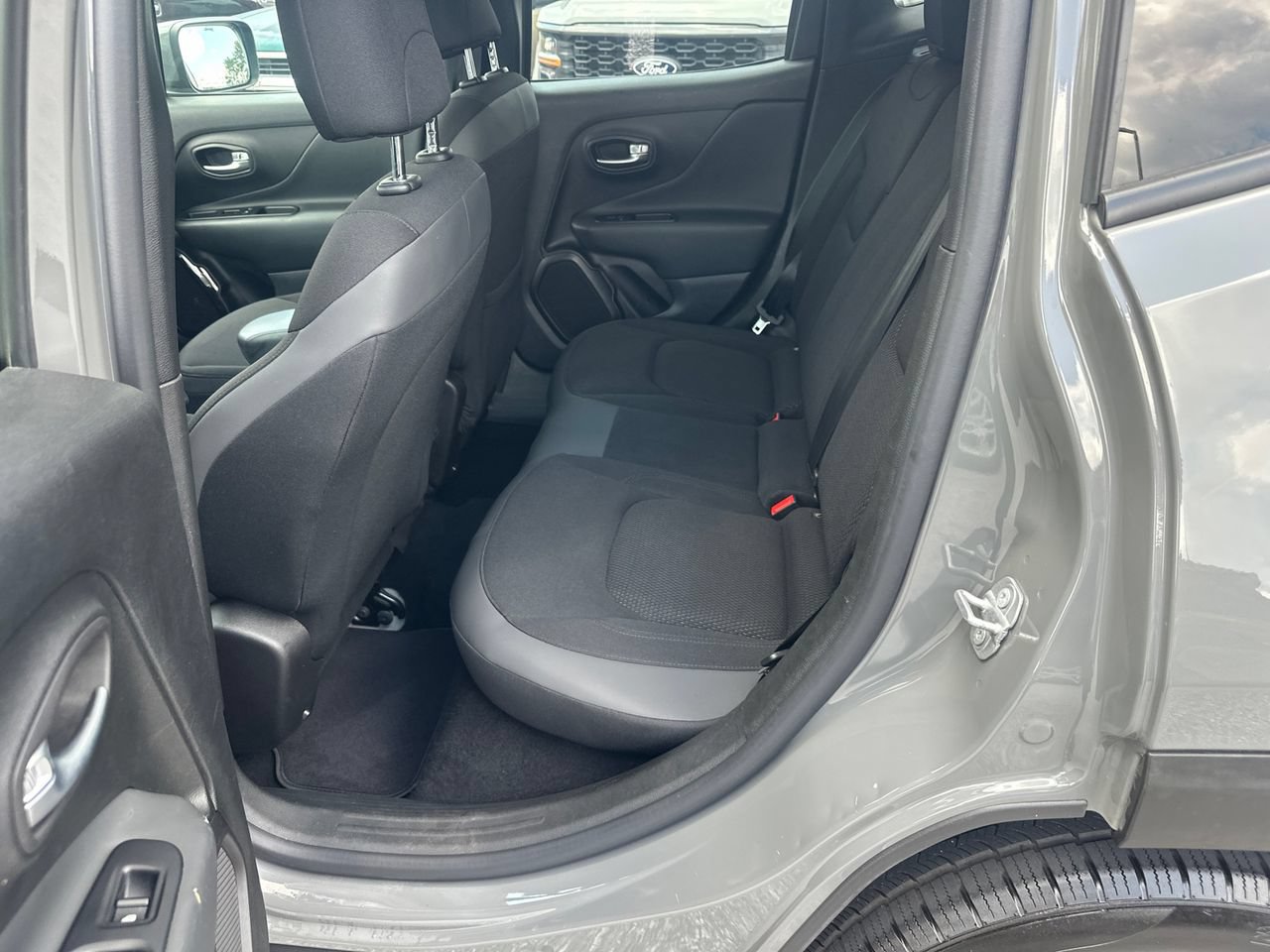Used 2020 Jeep Renegade Altitude FWD image 20