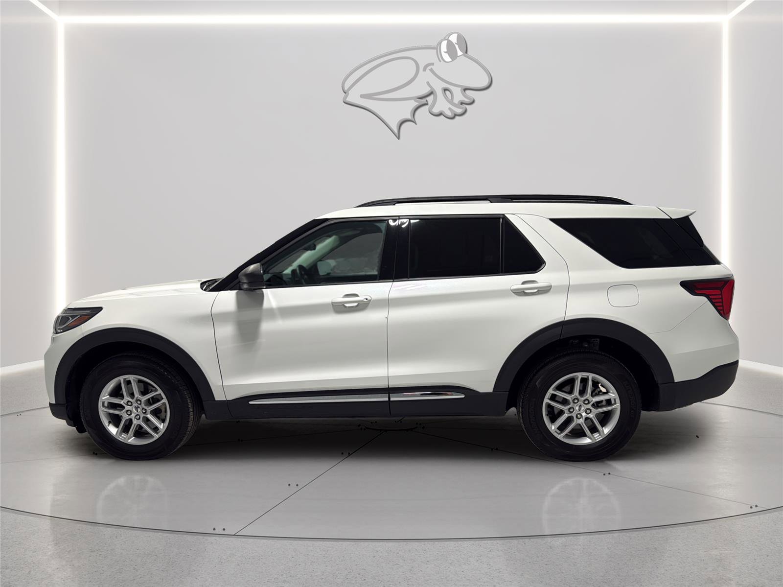 Certified 2025 Ford Explorer Active AWD/4WD image 2