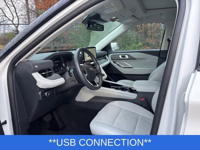 Certified 2025 Ford Explorer Platinum w/ Ultimate Package image 16
