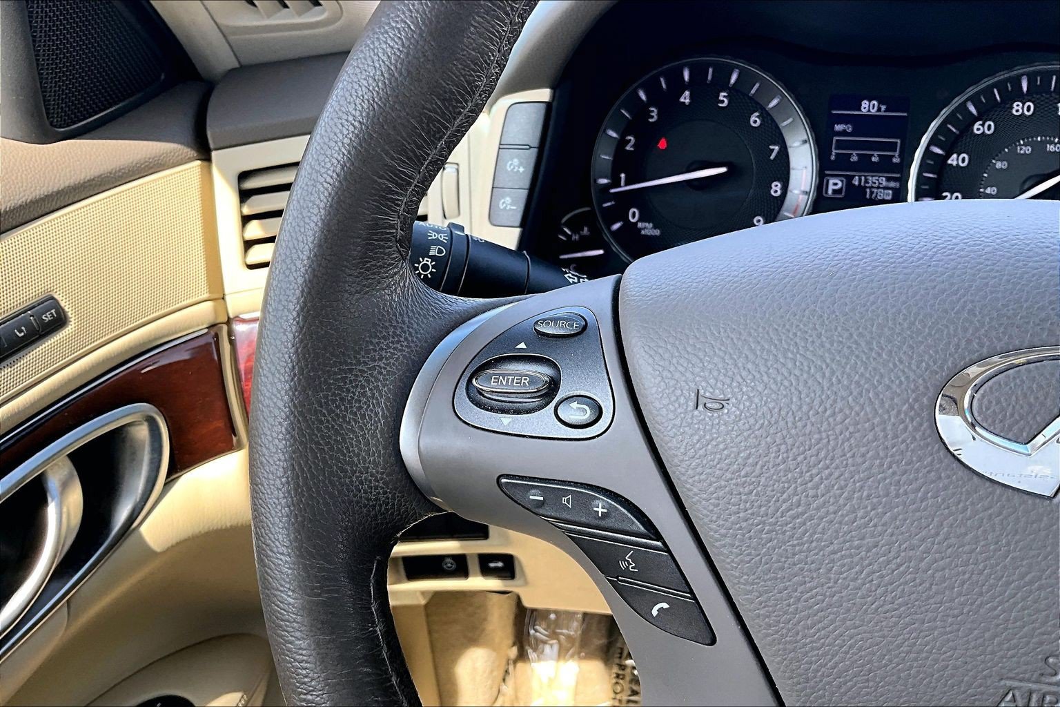 Used 2019 INFINITI Q70 Luxe AWD/4WD image 18