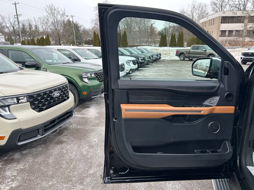 Certified 2022 Ford Expedition Max Platinum image 8