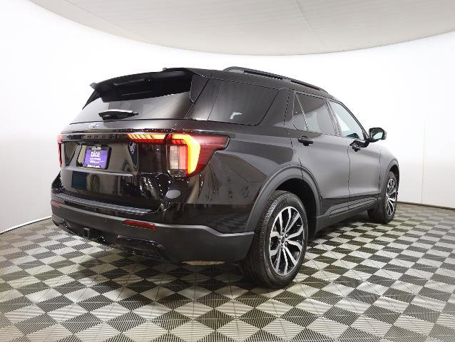 Certified 2025 Ford Explorer ST-Line image 4