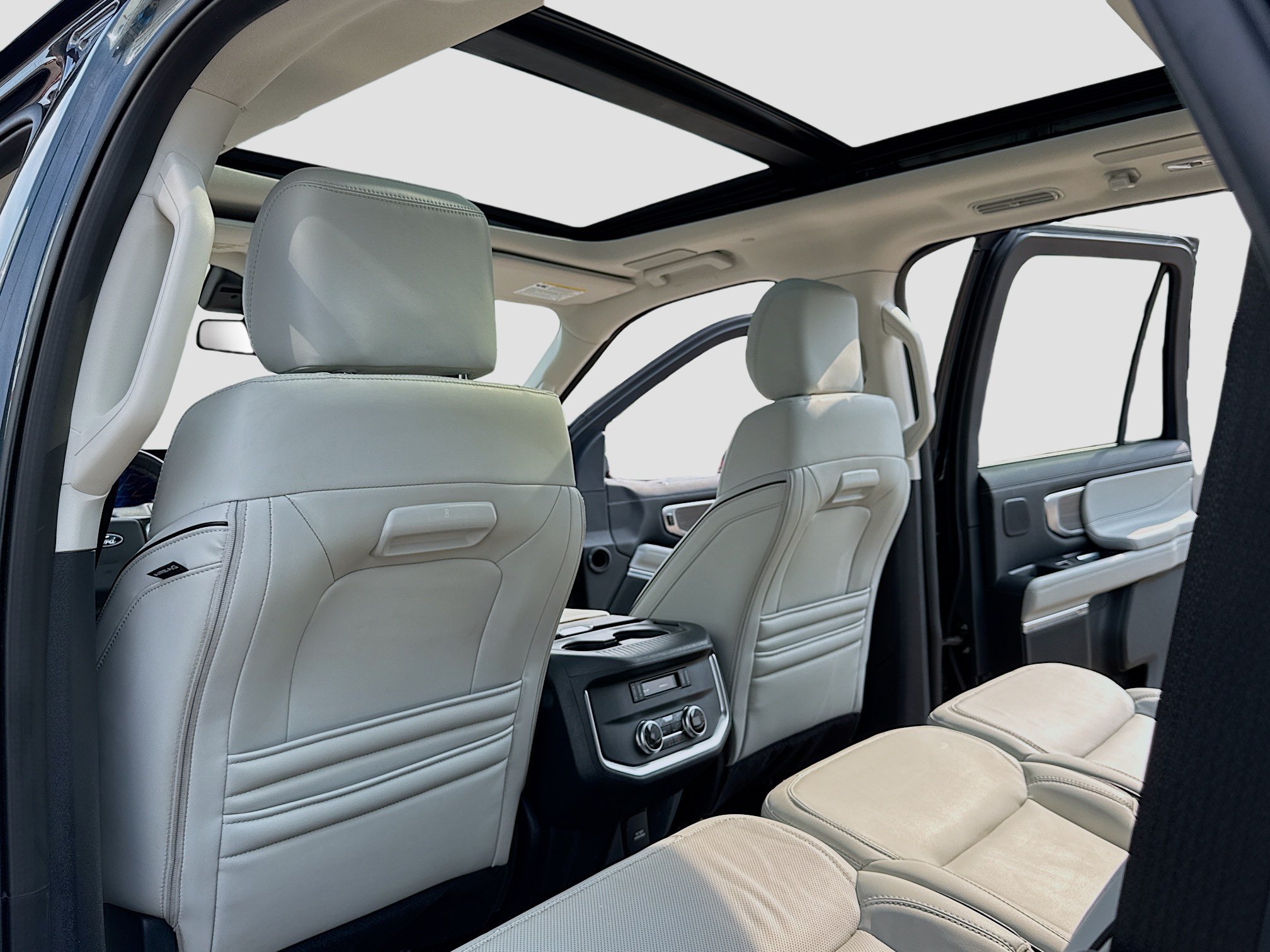 Certified 2025 Ford Expedition Platinum w/ Platinum Ultimate Package AWD/4WD image 6