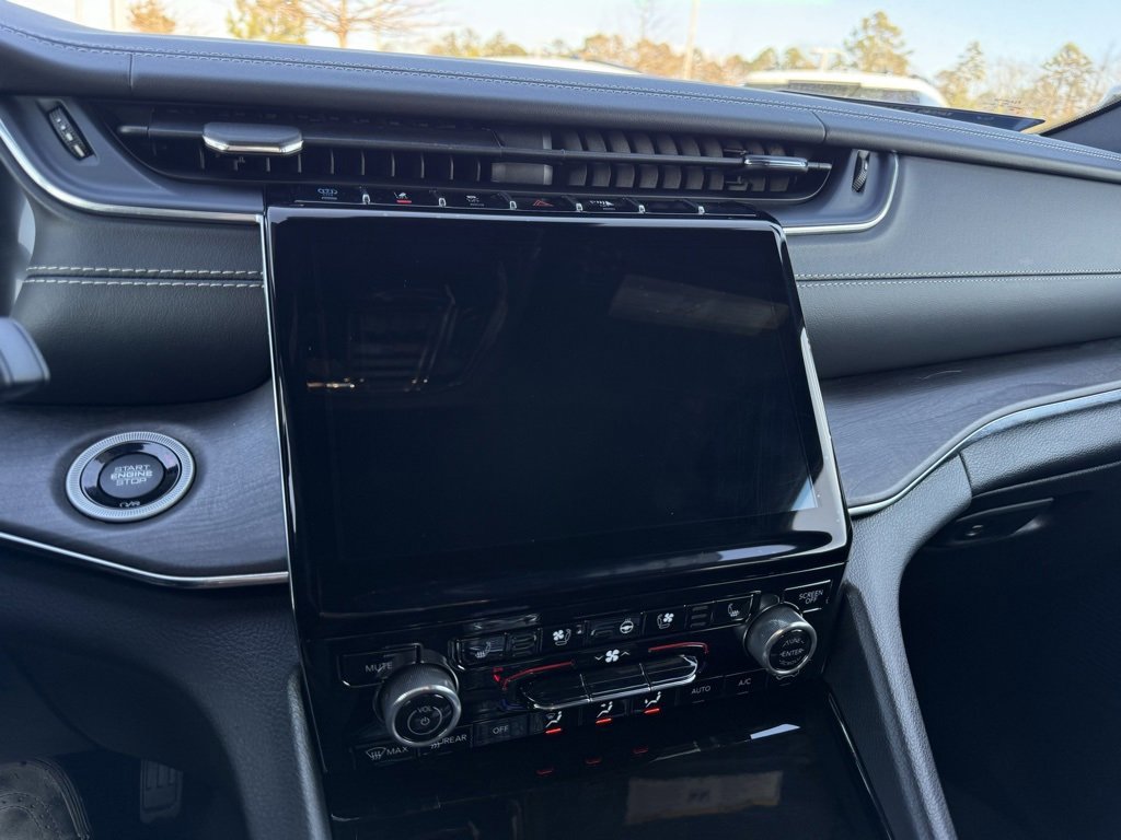 Used 2023 Jeep Grand Cherokee Overland w/ Advanced Protech Group III image 15