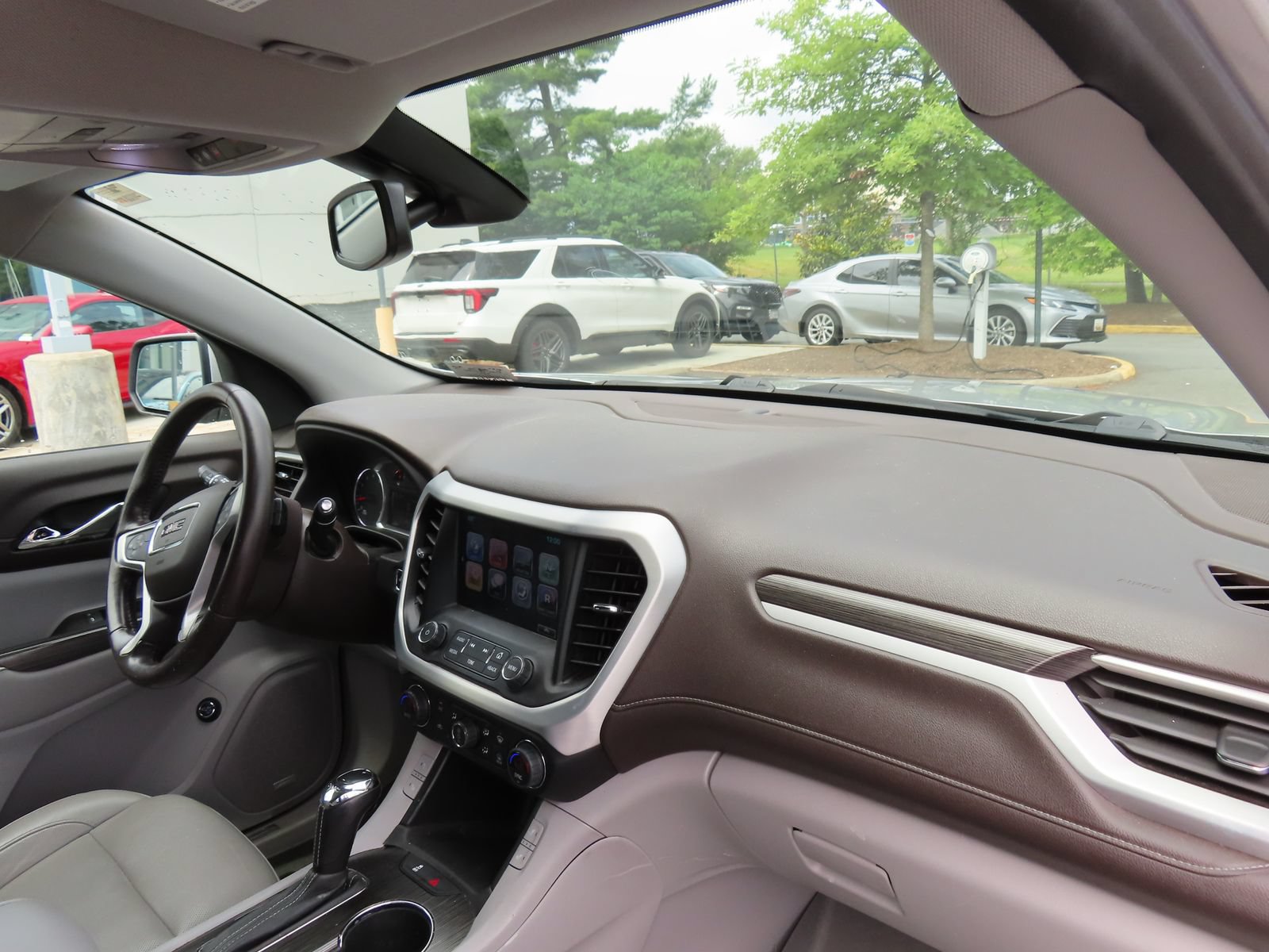 Used 2019 GMC Acadia SLT AWD/4WD image 17