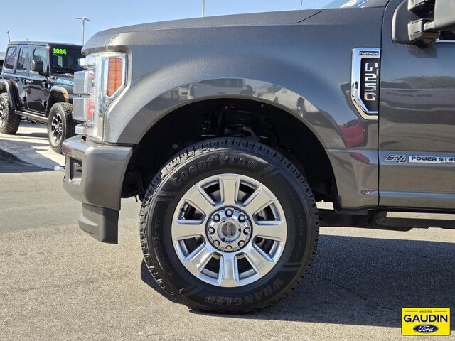 Certified 2019 Ford F250 Platinum w/ Platinum Ultimate Package AWD/4WD image 10