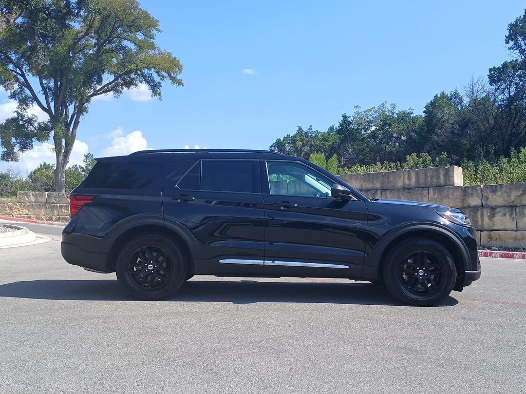 Certified 2025 Ford Explorer Active w/ Active Comfort Package RWD image 2