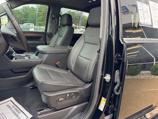 Used 2025 GMC Sierra 2500 Denali w/ Denali Reserve Package AWD/4WD image 9