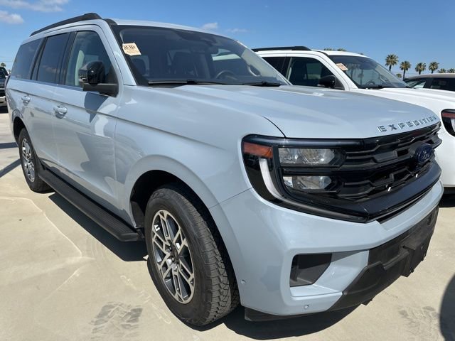 Certified 2025 Ford Expedition Active AWD/4WD image 1