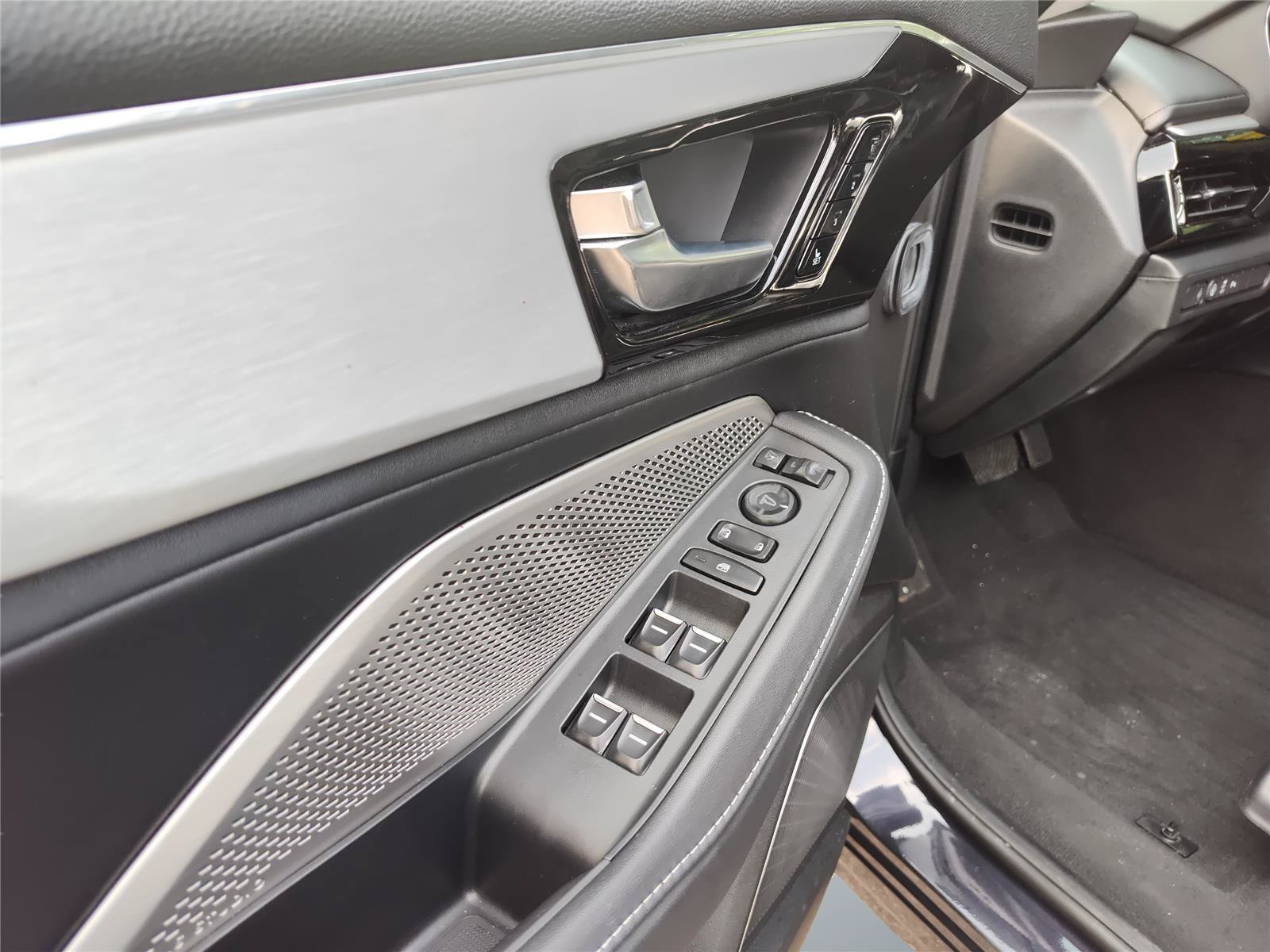 Used 2024 Acura MDX SH-AWD w/ Technology Package image 10