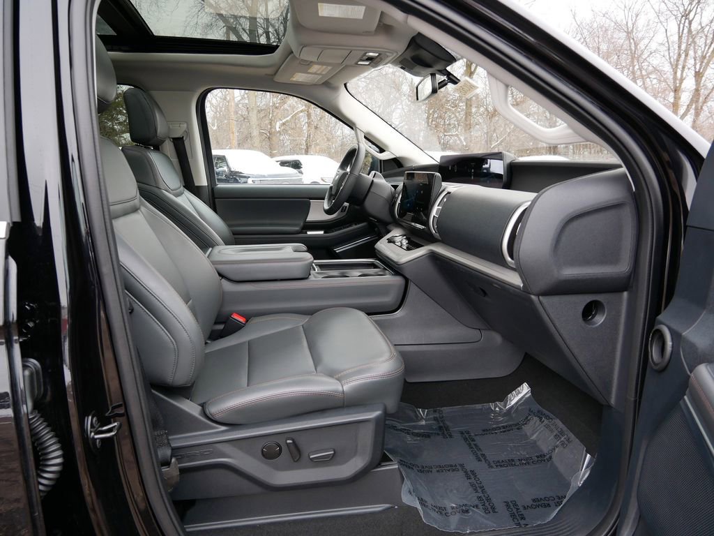 Certified 2025 Ford Expedition Active AWD/4WD image 8