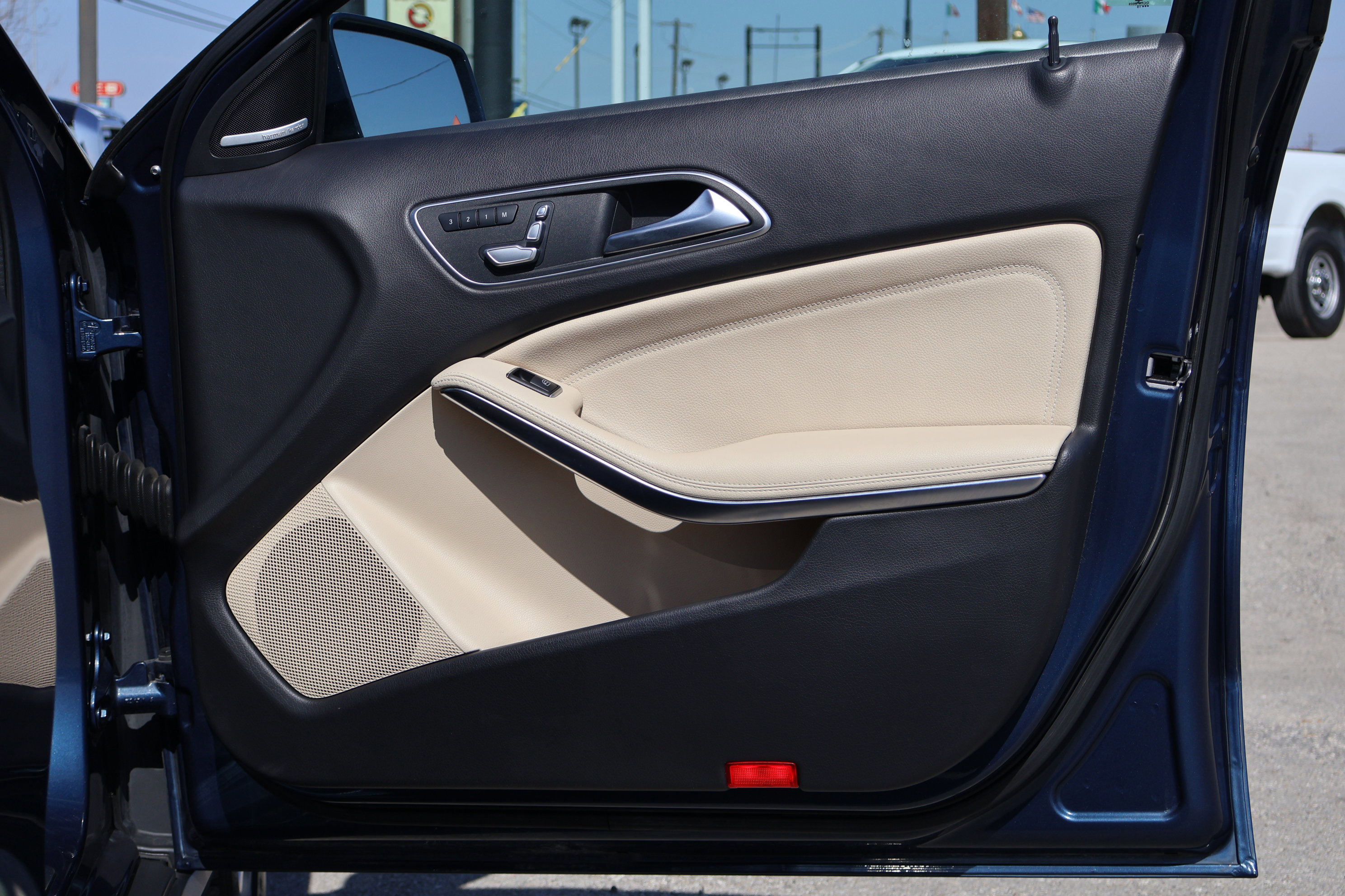 Used 2020 Mercedes-Benz GLA 250 4MATIC image 48