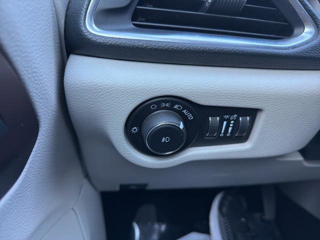 Used 2020 Chrysler Pacifica Limited image 23