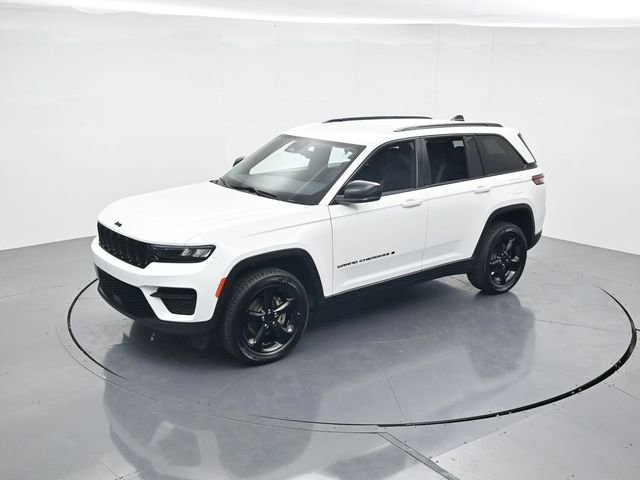Used 2023 Jeep Grand Cherokee Altitude RWD image 39