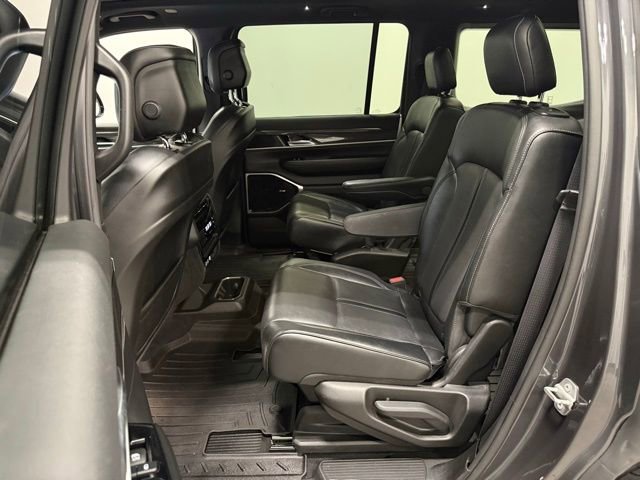 Used 2022 Jeep Wagoneer Series III w/ Premium Group I AWD/4WD image 34