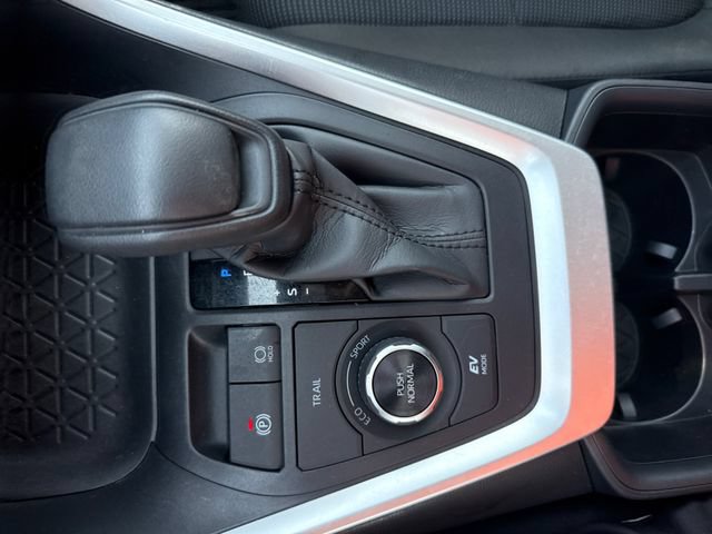 Used 2025 Toyota RAV4 LE AWD/4WD image 23