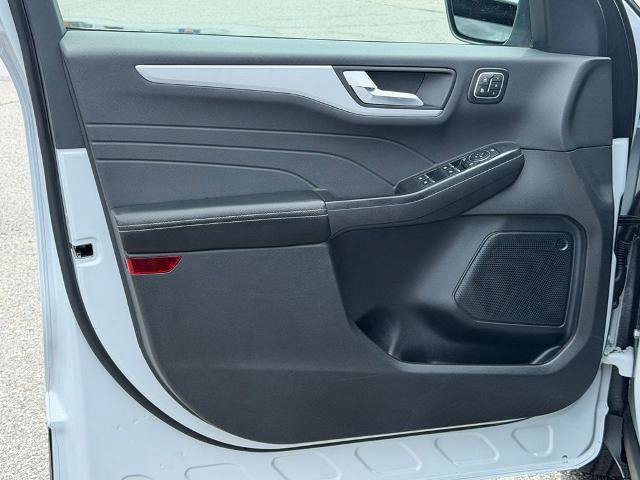 Certified 2025 Ford Escape Platinum AWD/4WD image 13