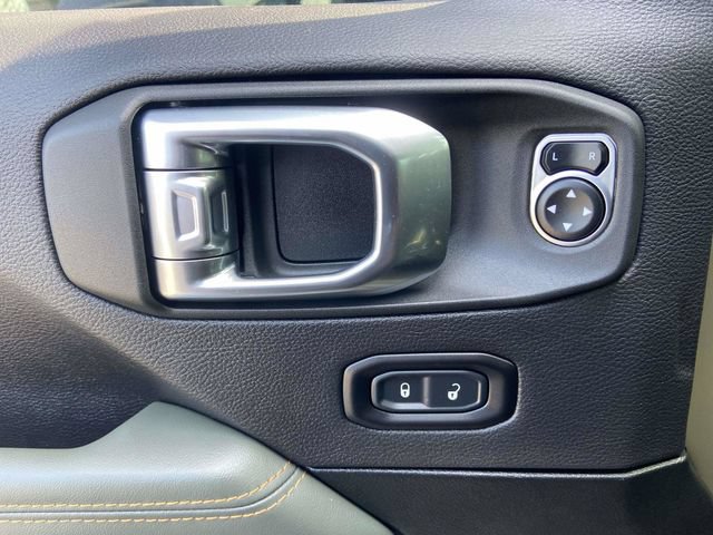 Used 2025 Jeep Gladiator Mojave AWD/4WD image 11