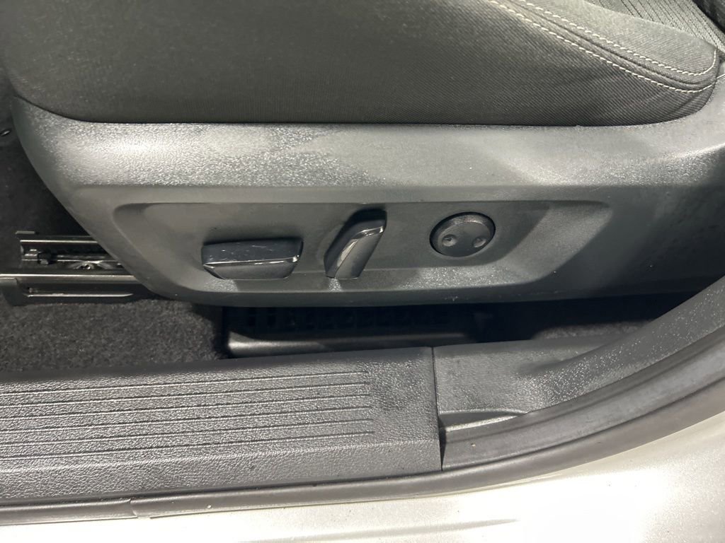 Used 2023 Nissan Rogue SV image 11