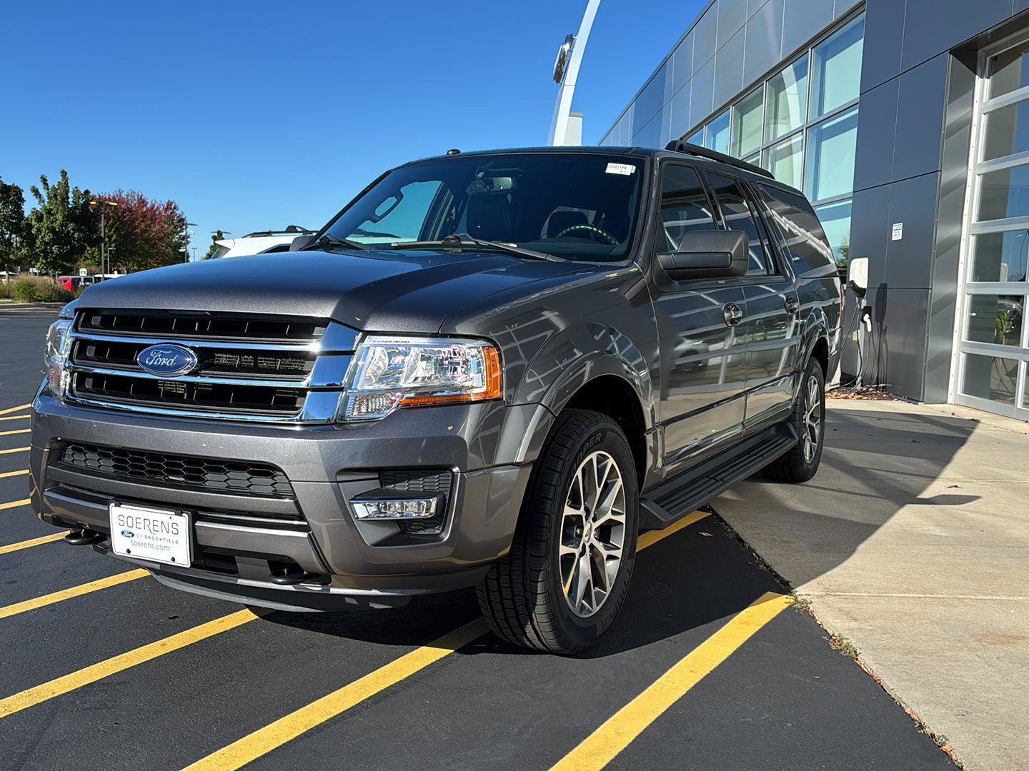 Certified 2017 Ford Expedition EL XLT w/ Equipment Group 202A AWD/4WD image 3