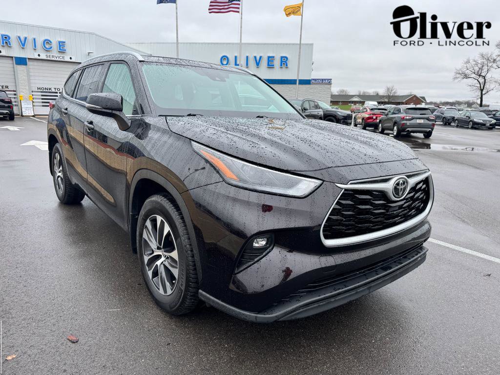 Used 2022 Toyota Highlander XLE AWD/4WD image 7