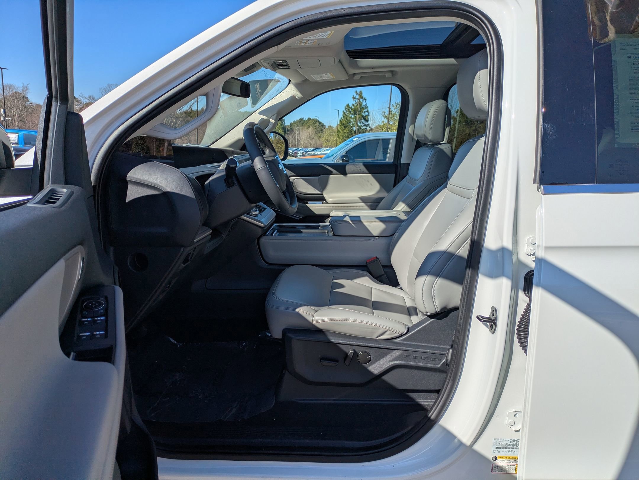 Certified 2025 Ford Expedition Active image 12