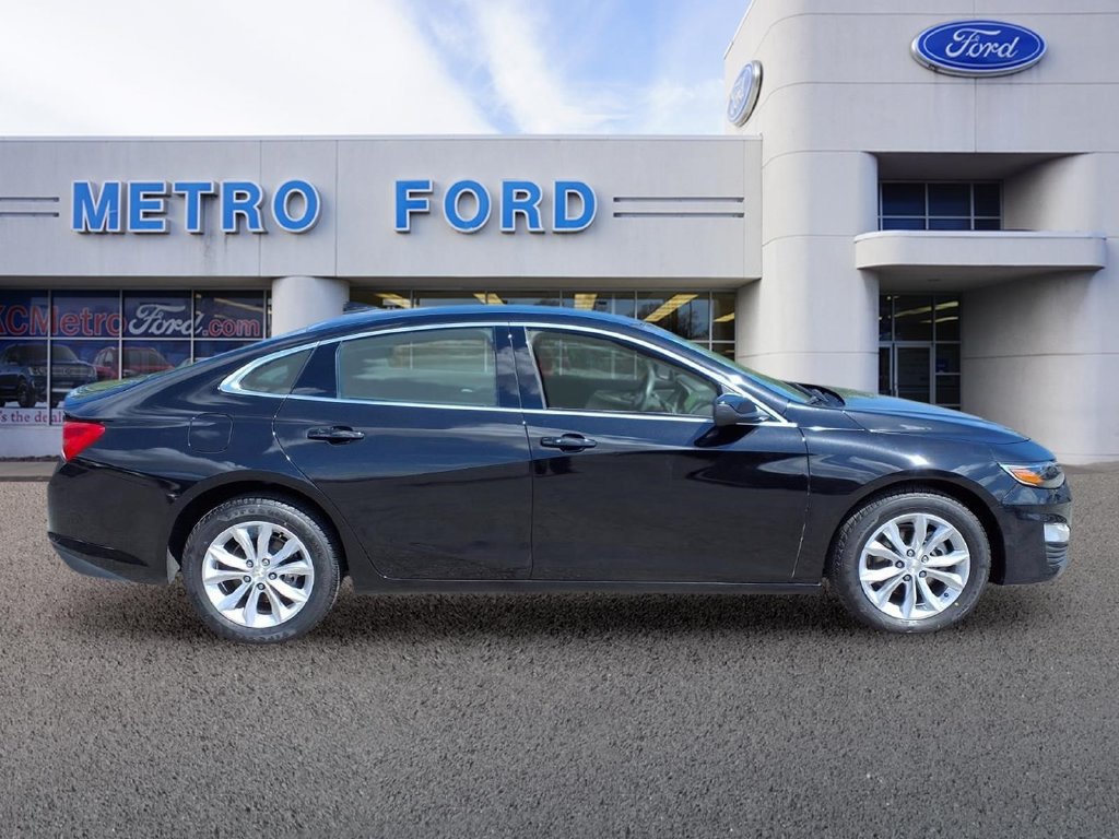 Used 2024 Chevrolet Malibu LT FWD image 2