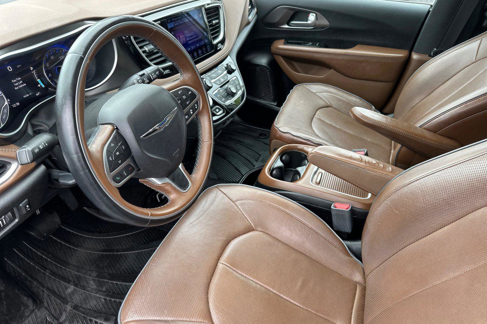 Used 2017 Chrysler Pacifica Limited image 9