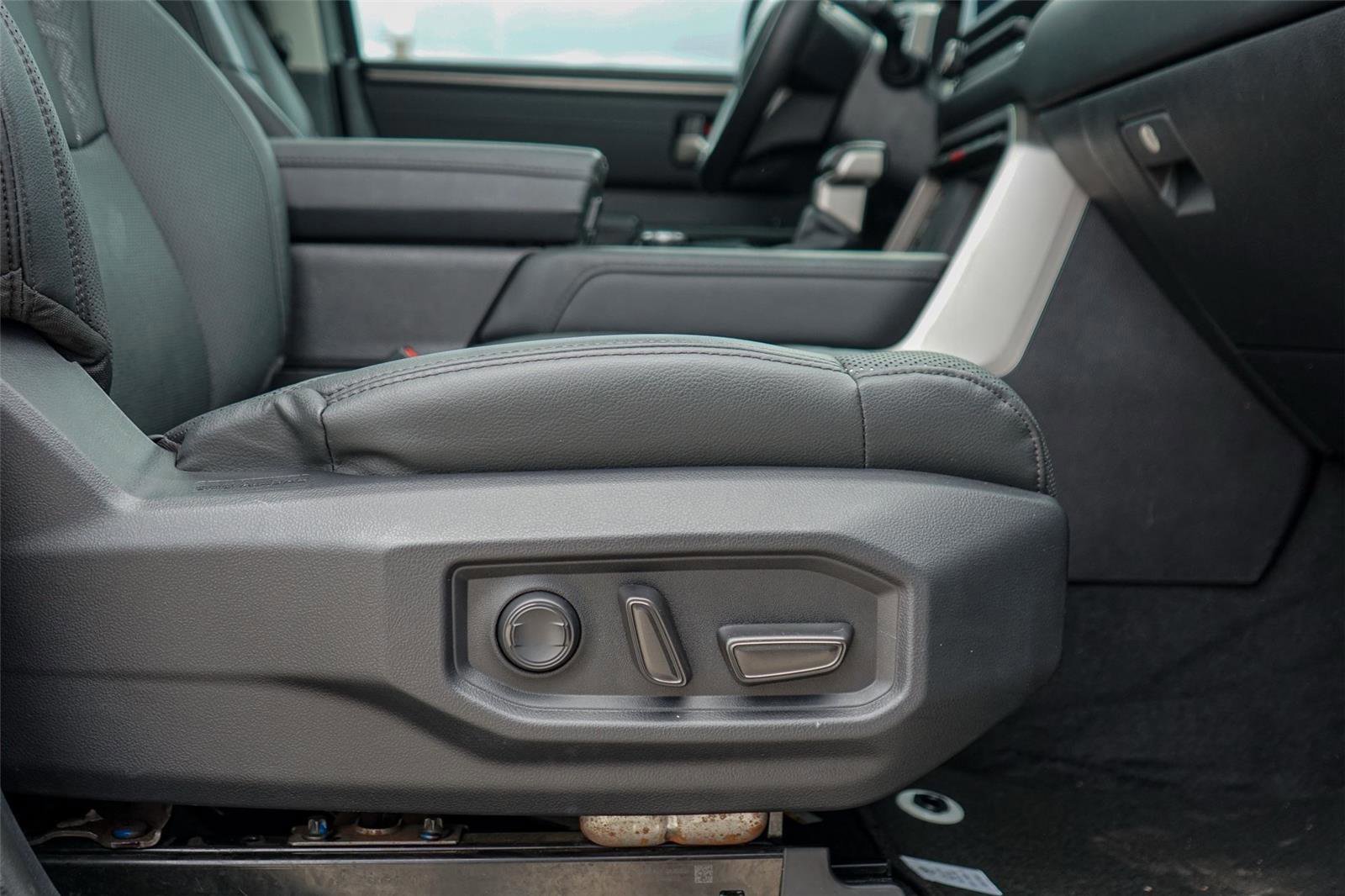 Used 2024 Toyota Tundra Limited image 30