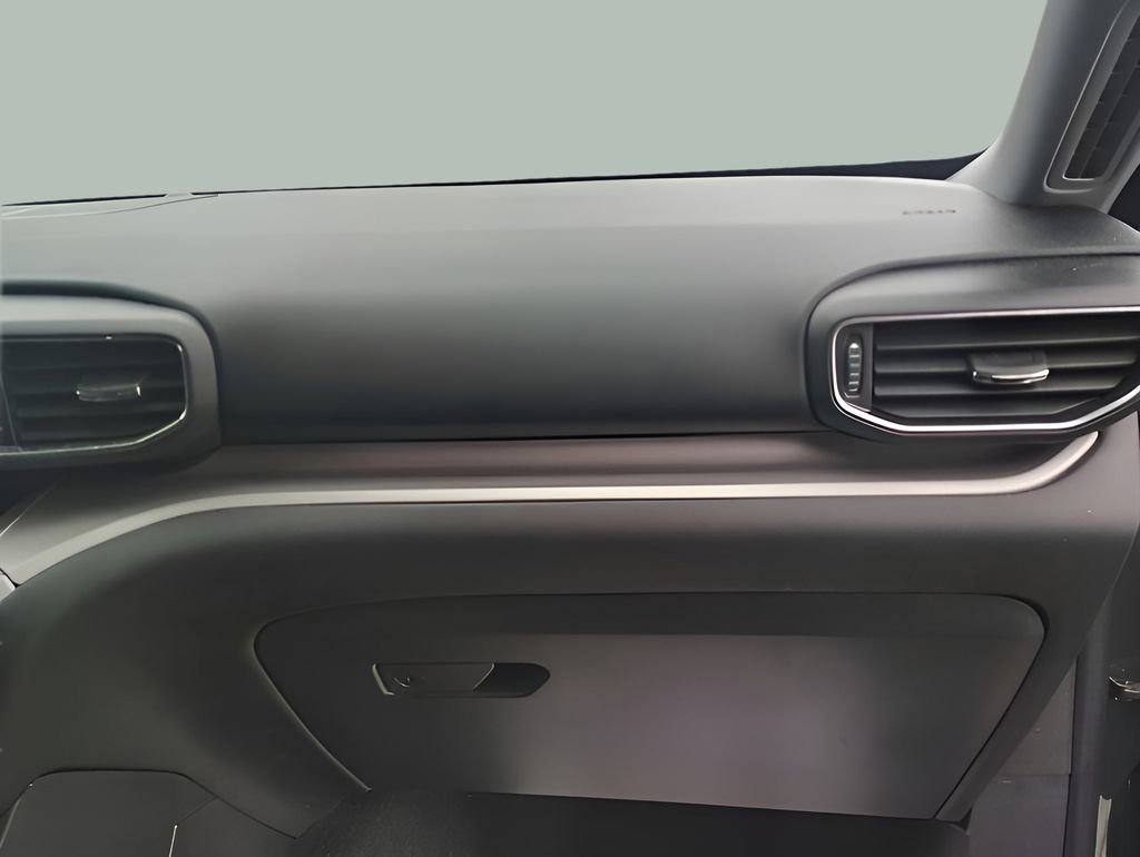 Certified 2022 Ford Explorer XLT w/ Equipment Group 202A image 35