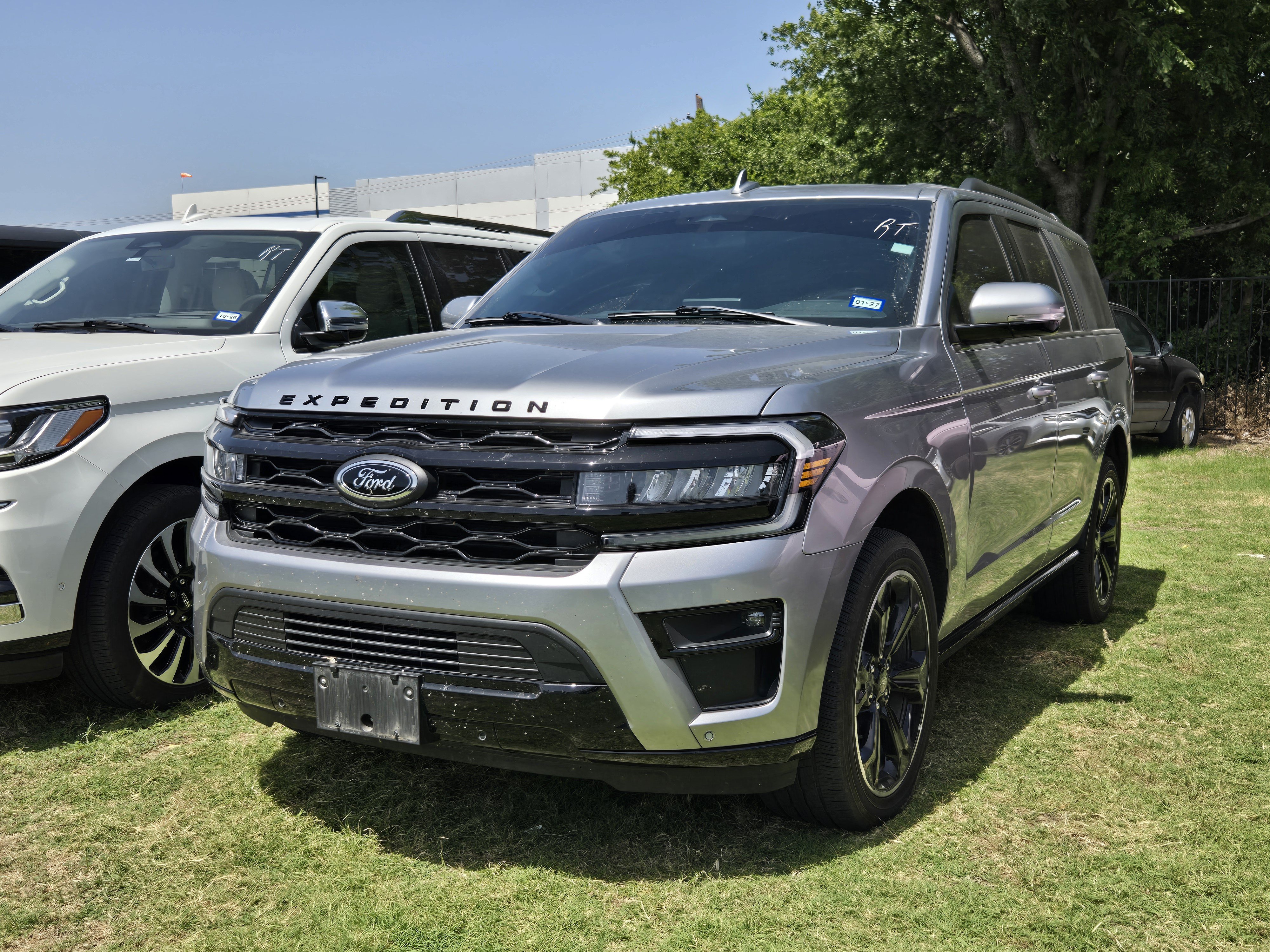 Certified 2024 Ford Expedition Limited RWD image 3