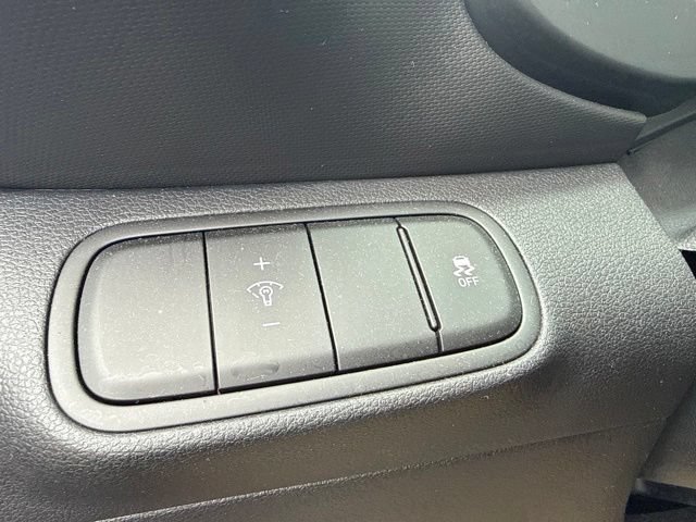 Used 2024 Hyundai Venue Limited FWD image 17